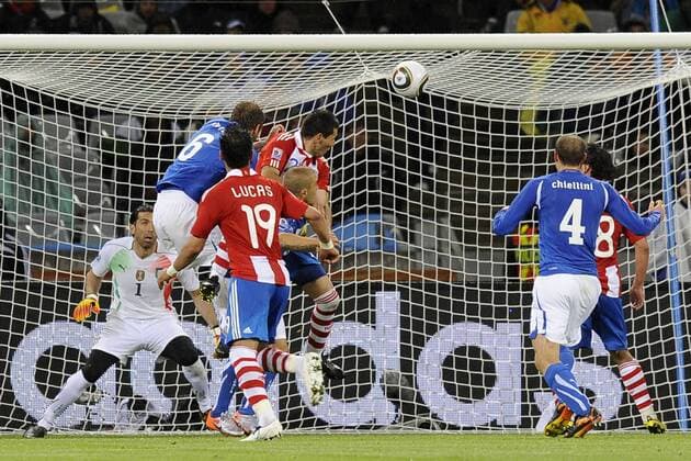 Cape Town () 14 06 2010 - Italy (blue) vs Paraguay (red white) ... Tor durch Antolin Alcaraz (3R) 