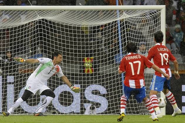 Cape Town () 14 06 2010 - Italy (blue) vs Paraguay (red white) ... Aureliano Torres 