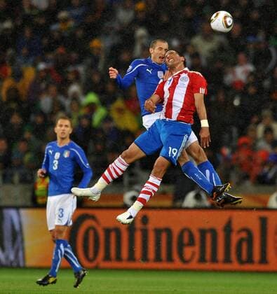 CAPE TOWN, June 14, 2010 - Giorgio Chiellini of Italy (top L) vies with Lucas Barrios (top R) of Paraguay during their Group F first round match at 2010 FIFA World Cup at Green Point stadium in Cape Town on June 14, 2010 - ITALY VS PARAGUAY - 