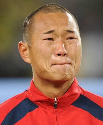 DPR Korea s Jong Tae-Se sheds tears as he sings the national anthem prior to the Group G first round match between Brazil and DPR Korea at 2010 FIFA World Cup at Ellis Park stadium in Johannesburg, on June 15, 2010. -  o0 Nordkorea Chong Tese