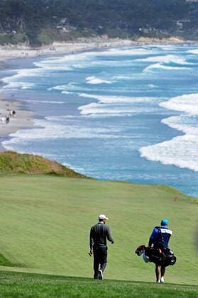 Tiger Woods (USA) and his caddie Steve Williams walk down the 9th fairway during the first round of the U.S. Open in Pebble Beach, California on June 17, 2010.  PBP20100617121 o0 Golfkurs Kurs Golfplatz Meer