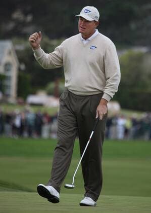 Ernie Els of South Africa celebrates a birdie on the 18th hole in the second round of the U.S. Open in Pebble Beach, California on June 18, 2010.  PBP2010061813 o0 Jubel, Freude, RSA
