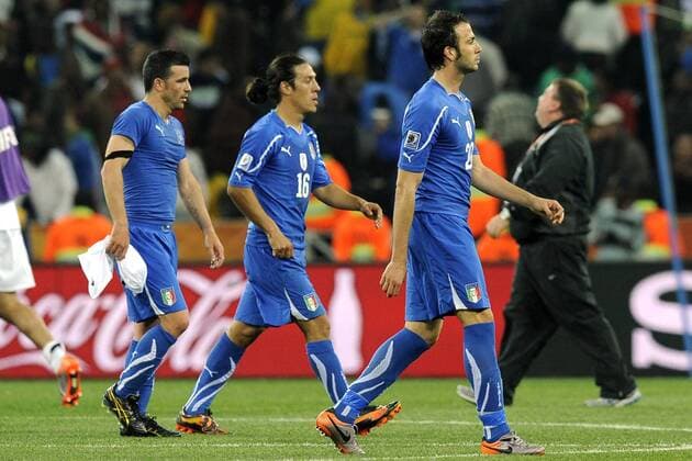 20.06.2010, Nelspruit - FIFA World Cup 2010 - Italy (ITA blue) vs New Zealand (NZL white) 1:1 --- Dejection (R-L) Gianpaolo Pazzini - Mauro Camoranesi - Antonio Di Natale 