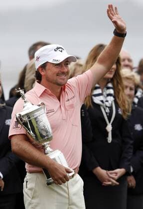 June 20, 2010 - Pebble Beach, California, U.S. - Graeme McDowell (Northern Ireland), winner of the 110th U.S. Open Championship at Pebble Beach Golf Links. - ZUMAhe1 o0 Mc Dowell, Jubel, Freude, Siegerehrung, Pokal, Trophäe, Objekte
