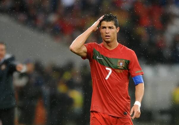 Football - 2010 FIFA World Cup - Portugal (red) vs. North Korea Nordkorea (white): Cristiano Ronaldo of Portugal checks his hair at Green Point Stadium, Cape Town 
