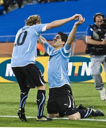 Jubel Luis SUAREZ r. (URU) nach seinem Tor zum 0:1, mit Diego FORLAN, Vorrunde Gruppe A, Mexiko (MEX) - Uruguay (URU) , am 22.06.2010 in Rustenburg o0 Jubel Freude