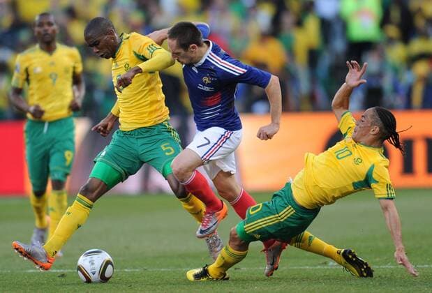 France s Franck Ribery (C) vies with South Africa s Anele Ngcongca (L) and Steven Pienaar during a Group A match between France and South Africa at the 2010 World Cup football match in Bloemfontein - 
