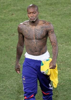 France s Djibril Cisse shows off his tattoo s FIFA World Cup 2010 Group A France (FRA blue) vs South Africa (RSA yellow) 22nd June, 2010 EDITORIAL USE ONLY. No use with unauthorised audio, video, data, fixture lists, club league logos or live services. Online in-match use limited to 120 images, no video emulation. No use in betting, games or single club league player publications. o0 Tattoo Tätowierung tätowiert Enttäuschung