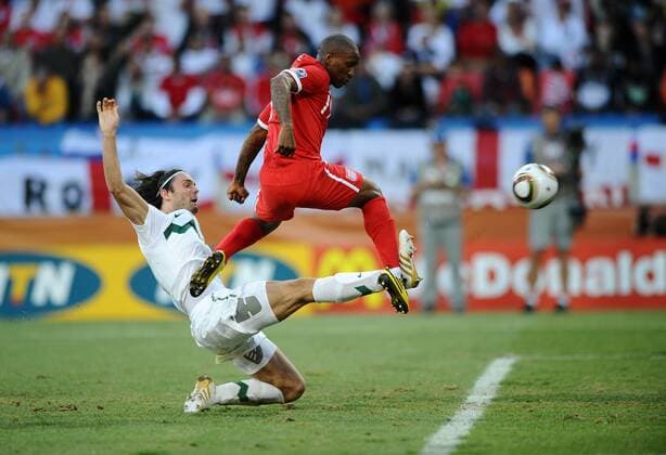 Football - 2010 FIFA World Cup - Slovenia vs. England, England s Jermain Defoe (R) scores their opening goal, left: Marko SULER at the Nelson Mandela Bay Stadium, Port Elizabeth  o0 Tor