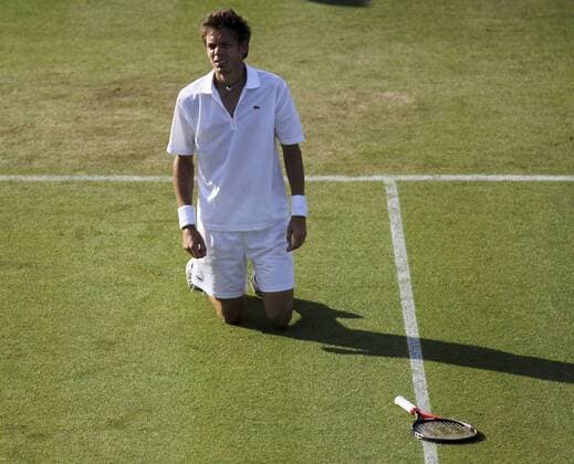 Wimbledon 2010,Sport, Tennis, ITF Grand Slam Tournament, Nicolas Mahut (FRA) enttäuscht - Sein Match gegen John Isner (USA) musste wegen Dunkelheit beim Stande von 59:59 abgebrochen werden - Ende des Spiels am nächsten Tag mit 70:68