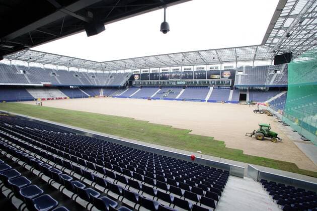 FUSSBALL - BL, RBS, Rasenerneuerung SALZBURG,AUSTRIA,24.JUN.10 - FUSSBALL - tipp3 Bundesliga powered by T-Mobile, Red Bull Salzburg (RB), Rasenerneuerung in der Red Bull Arena, Umbauarbeiten. Bild zeigt den Rasenumbau in der Red Bull Arena. 