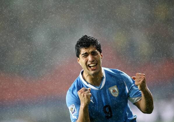 Uruguay s Luis Suarez celebrates his second goal during the 2010 World Cup round of 16 soccer match against South Korea at Nelson Mandela Bay stadium in Port Elizabeth, on June 26, 2010. Uruguay won 2-1.  o0 Freude
