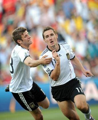 Miroslav Klose (R) and Thomas Müller of Germany celebrate the opening goal during the match between England and Germany at the 2010 FIFA World Cup at Free State stadium in Bloemfontein on June 27, 2010.  o0 Freude