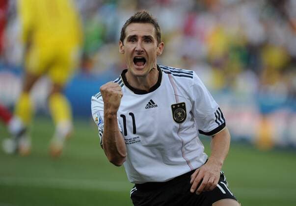 FUSSBALL WM 2010 ACHTELFINALE 27.06.2010 - Deutschland vs. England - JUBEL Deutschland Torschuetze zum 1-0; Miroslav KLOSE o0 Jubel, Freude,