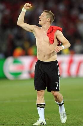 Schlussjubel Deutschland ,Bastian SCHWEINSTEIGER (GER) - Achtelfinale, Fussball Weltmeisterschaft 2010 o0 Jubel Freude nackt Überlegenheit