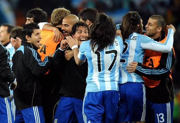 vorn v.re.: Walter Samuel, Martin Demichelis, Jonas Gutierrez, Carlos Tevez und Sergio Kun Agüero (Argentinien) Argentina vs Mexico World Cup 2010 Soccer City Stadium, Johannesburg giorgioxperottino o0 Jubel Freude