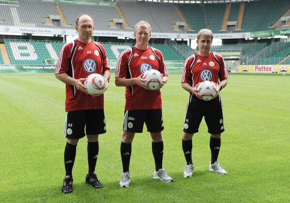 01.07.2010, Fussball, 1. Bundesliga, Saison 2010-2011, Trainervorstellung des VFL WOLFSBURG, v.re. Co-Trainer Pierre Littbarski (VfL Wolfsburg), Trainer Steve McClaren (VfL Wolfsburg) und Co-Trainer Achim Sarstedt (VfL Wolfsburg) o0 Mc Claren