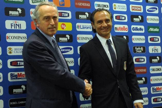 FIGC Präsident Giancarlo Abete (Fußballverband ITA, L), neuer Nationaltrainer Cesare Prandelli (ITA) 