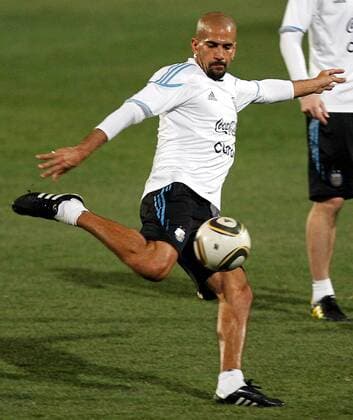 FUSSBALL - FIFA WM 2010, ARG, Training PRETORIA,01.JUL.10 - FUSSBALL - FIFA Weltmeisterschaft 2010, Nationalteam Argentinien, Training. Bild zeigt Juan Sebastian Veron (ARG). 