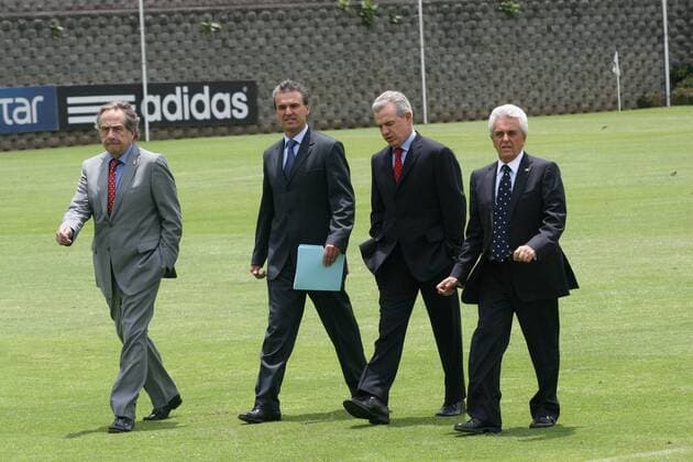 Mexico City, L-R: FMF Generalsekretär Decio de Maria, Teammanager NESTOR DE LA TORRE, Nationaltrainer JAVIER AGUIRRE, FMF Präsident JUSTINO COMPEAN (alle Mexiko)  - ZUMAu78 o0 Funktionär Trainer