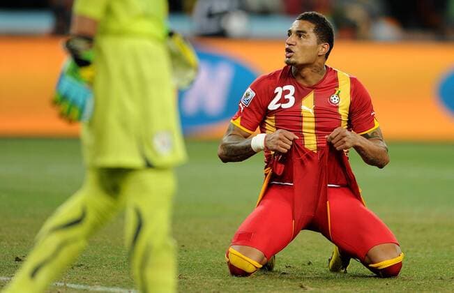 IMAGO Iconic Moments, Fußball July 02, 2010 - Johannesburg, - Kevin Prince Boateng of Ghana reacts during the 2010 FIFA World Cup QuarterFinal soccer match between Uruguay and Ghana at Soccer City Stadium on June 02, 2010 in Johannesburg, . - ZUMAgh1