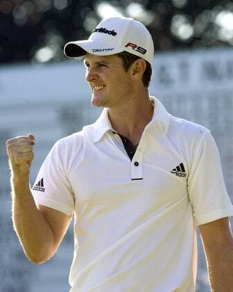 Justin Rose (England) pumps his fist on the 18th hole after winning the AT and T National at Aronimink Golf Club in Newtown Square, Pennsylvania on July 4, 2010. Rose finished with a par 70 for the day to win the tournament with a 10 under par 270.  PHI2010070411 o0 Jubel, Freude,