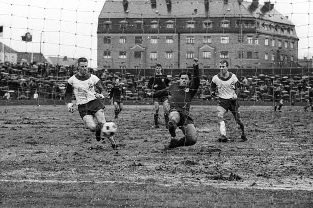 Gerd Müller (Bayern, Mitte) Fußball 1. BL Herren Saison 1965 1966, FC Bayern München - SV Werder Bremen 3:1 Totale München Dynamik,