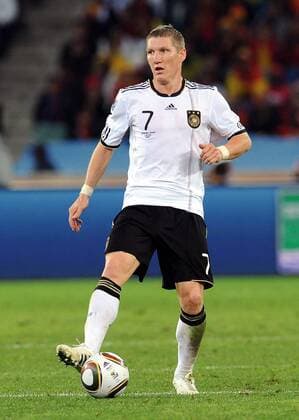 Bastian Schweinsteiger (Deutschland) --- FIFA Weltmeisterschaft 2010 - Halbfinale - Deutschland (weiß) vs Spanien (rot) 0:1 --- giorgioxperottino