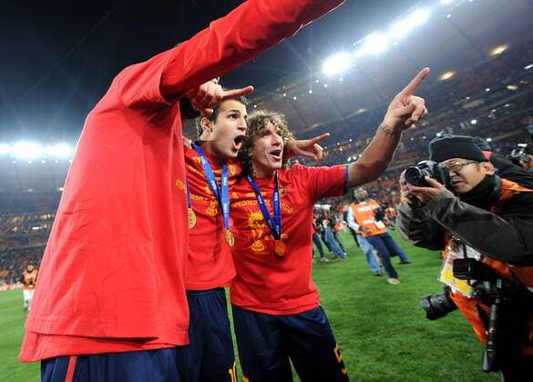 Spanien ist Weltmeister 2010, Cesc Fabregas (Mitte) und Carles Puyol jubeln giorgioxperottino o0 Jubel, Freude, Feier, Gestik