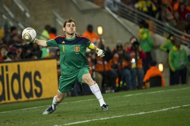 Iker Casillas (ESP), NED (orange) - ESP (blau)  (013783)