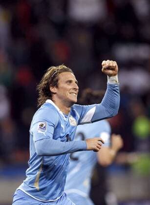 Weltmeisterschaft 2010, Spiel um Platz 3, Port Elizabeth, Uruguay (Blau) - Deutschland (Schwarz) 2:3 : Diego Forlan  o0 Jubel Freude