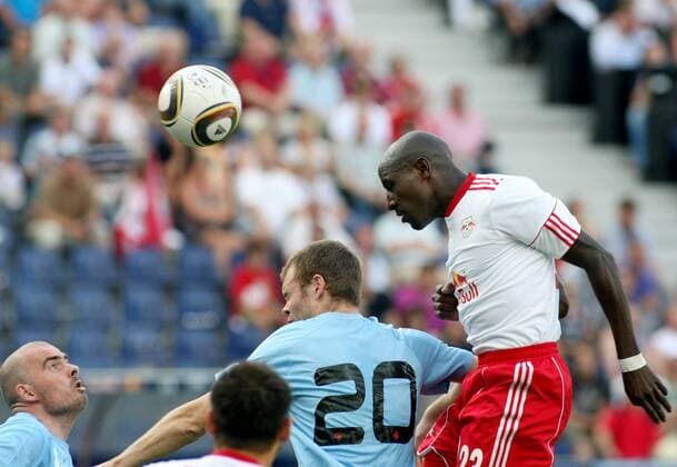 FUSSBALL - CL Quali, RBS vs Torshavn SALZBURG, 13.JUL.10 - FUSSBALL - UEFA Champions League Qualifikation, RB Red Bull Salzburg vs HB Torshavn. Bild zeigt v.li.: Hans a Lag, Vagnur Mortensen (Torshavn) und Ibrahim Sekagya (RBS). 