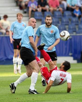 FUSSBALL - CL Quali, RBS vs Torshavn SALZBURG, 13.JUL.10 - FUSSBALL - UEFA Champions League Qualifikation, RB Red Bull Salzburg vs HB Torshavn. Bild zeigt Hans a Lag (Torshavn, li.) und Roman Wallner (RBS). 