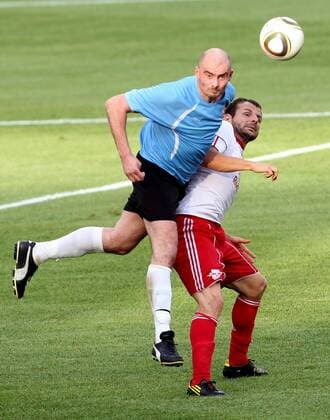 FUSSBALL - CL Quali, RBS vs Torshavn SALZBURG, 13.JUL.10 - FUSSBALL - UEFA Champions League Qualifikation, RB Red Bull Salzburg vs HB Torshavn. Bild zeigt Hans Jacobsen (Torshavn, li.) und Roman Wallner (RBS). 
