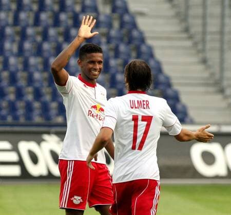 FUSSBALL - CL Quali, RBS vs Torshavn SALZBURG, 13.JUL.10 - FUSSBALL - UEFA Champions League Qualifikation, RB Red Bull Salzburg vs HB Torshavn. Bild zeigt den Jubel von David Mendes Da Silva (li.) und Andreas Ulmer (RBS).  o0 Freude