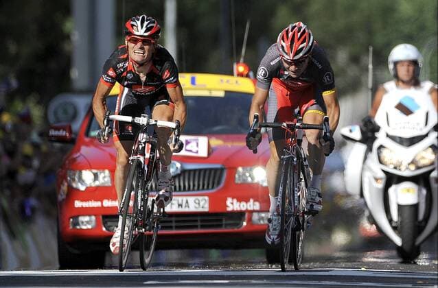 Tour de France 2010, 10. Etappe, Chambery - Gap: SERGIO PAULINHO (RadioShack, re.) gewinnt vor VASIL KIRYIENKA (Caisse d Epargne)  PhotoNews o0 Ziel Ziellinie Spannung Etappensieg