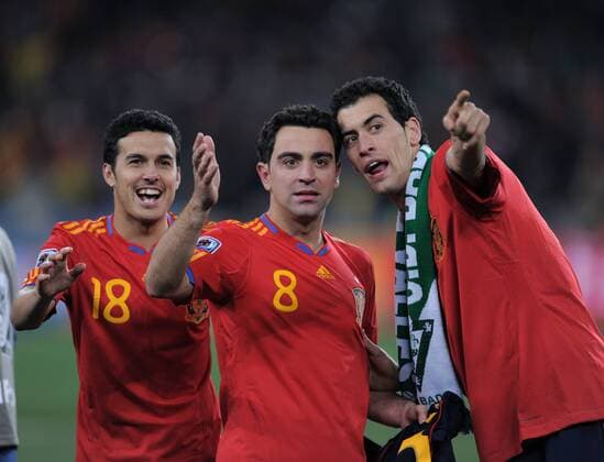 FUSSBALL WM 2010 FINALE 11.07.2010 Holland - Spanien JUBEL Spanien ; PEDRO , Xavi Hernandez und Sergio BUSQUETS (v.li.)