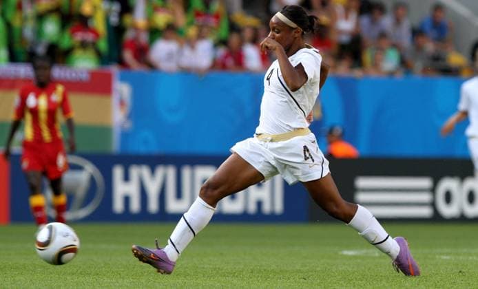 FIFA U-20 Women s World Cup 2010 Dresden , 140710 , FIFA U-20 Women s World Cup 2010 , Gruppe D USA (weiß) - Ghana (rot): Crystal Dunn (USA)