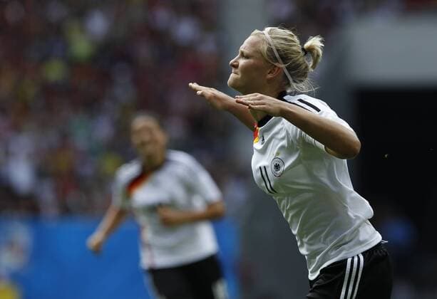 Torjubel Alexandra POPP (GER) nach dem 2:0 --- FIFA U-20 Frauen Weltmeisterschaft 2010, Deutschland (weiß) - Frankreich (blau) o0 Jubel Freude