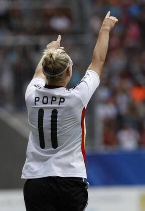 Torjubel Alexandra POPP (GER) nach dem 2:0 --- FIFA U-20 Frauen Weltmeisterschaft 2010, Deutschland (weiß) - Frankreich (blau) o0 Jubel Freude