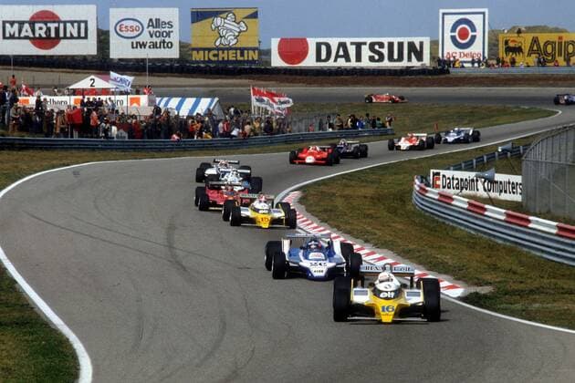 Startphase GP der Niederlande in Zandvoort: Rene Arnoux (Frankreich Renault) vor Jacques Laffite (Frankreich Ligier Ford), Jean Pierre Jabouille (Frankreich Renault) und Gilles Villeneuve (Kanada Ferrari) -  Motorsport Grand Prix Herren Großer Preis der Niederlande 1980, Formel 1 WM, F1, F, GP Totale Zandvoort