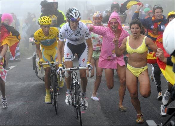 Tour de France 2010 - 17. Etappe - Pau - Col du Tourmalet - Alberto Contador (ESP, Astana, L) und Andy Schleck (LUX, Saxobank) - PhotoNews - 