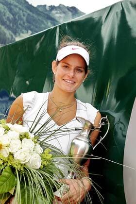 TENNIS - WTA, Gastein Ladies BAD GASTEIN,AUSTRIA,25.JUL.10 - TENNIS - WTA, Nuernberger Gastein Ladies, Siegerehrung. Bild zeigt Siegerin Julia Görges (GER). Keywords: Trophaee.  o0 Pokal Trophäe Objekt Shooting