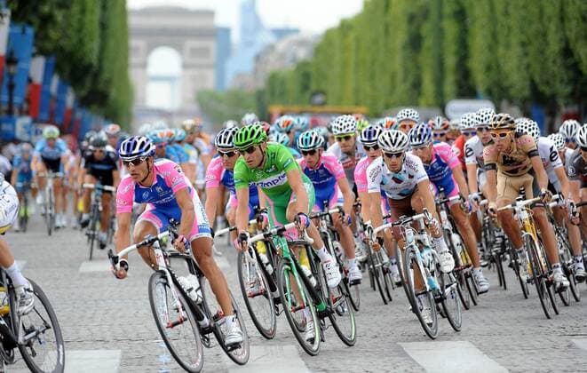 CYCLING, 20. ETAPPE: LONGJUMEAU - PARIS CHAMPS-ELYSEES, 25 07 2010 - TOUR DE FRANCE 2010 Alessandro Petacchi (ITA Lampre, Mitte) im grünen Trikot - xPHOTONEWSx 