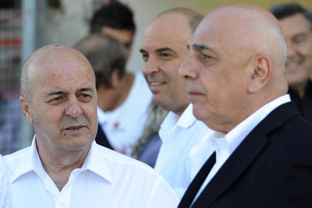 Varese 25 07 2010 - Testspiel AC Mailand (Milan) - Spieleragent und Scout Ernesto Bronzetti (L) und Vizepräsident Adriano Galliani 