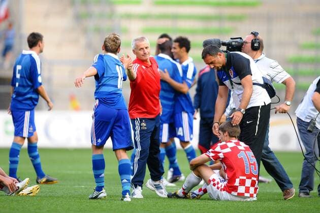 U19 EM, FRA (blau) vs CRO (rotweiß) --- Nationaltrainer Francis SMERECKI (FRA U19) - xAnthonyxBibardxFEPx o0 Jubel Freude Trainer