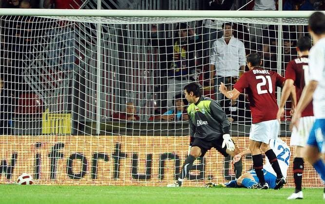 27.07.2010, UEFA CHAMPIONS LEAGUE QUALI, SPARTA PRAG (rot) - LECH POZNAN (weiß) --- KRZYSZTOF KOTOROWSKI (Poznan, L), ERICH BRABEC, Tor ---  20100727nb025