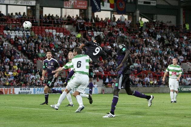 Football - UEFA Champions League 3rd Qualifying Round - The New Saints FC (white green) vs. RSC Anderlecht (blue black) --- Anderlecht s Matias Suarez heads in his sides 3rd goal at the Racecourse Ground, Wrexham 