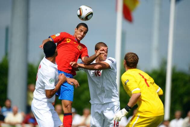 Spanien (rot) - England (weiß), Rodrigo (ESP), Joshua Thompson (England) 