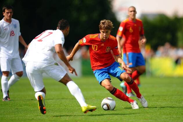 Spanien (rot) - England (weiß), Sergio Canales (ESP) 